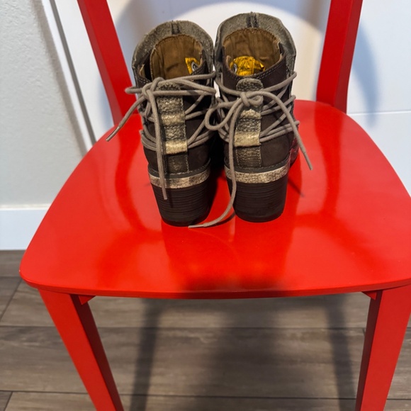 CAT (Caterpillar) distressed T1256 Lace Up leather ankle boots - Picture 3 of 4